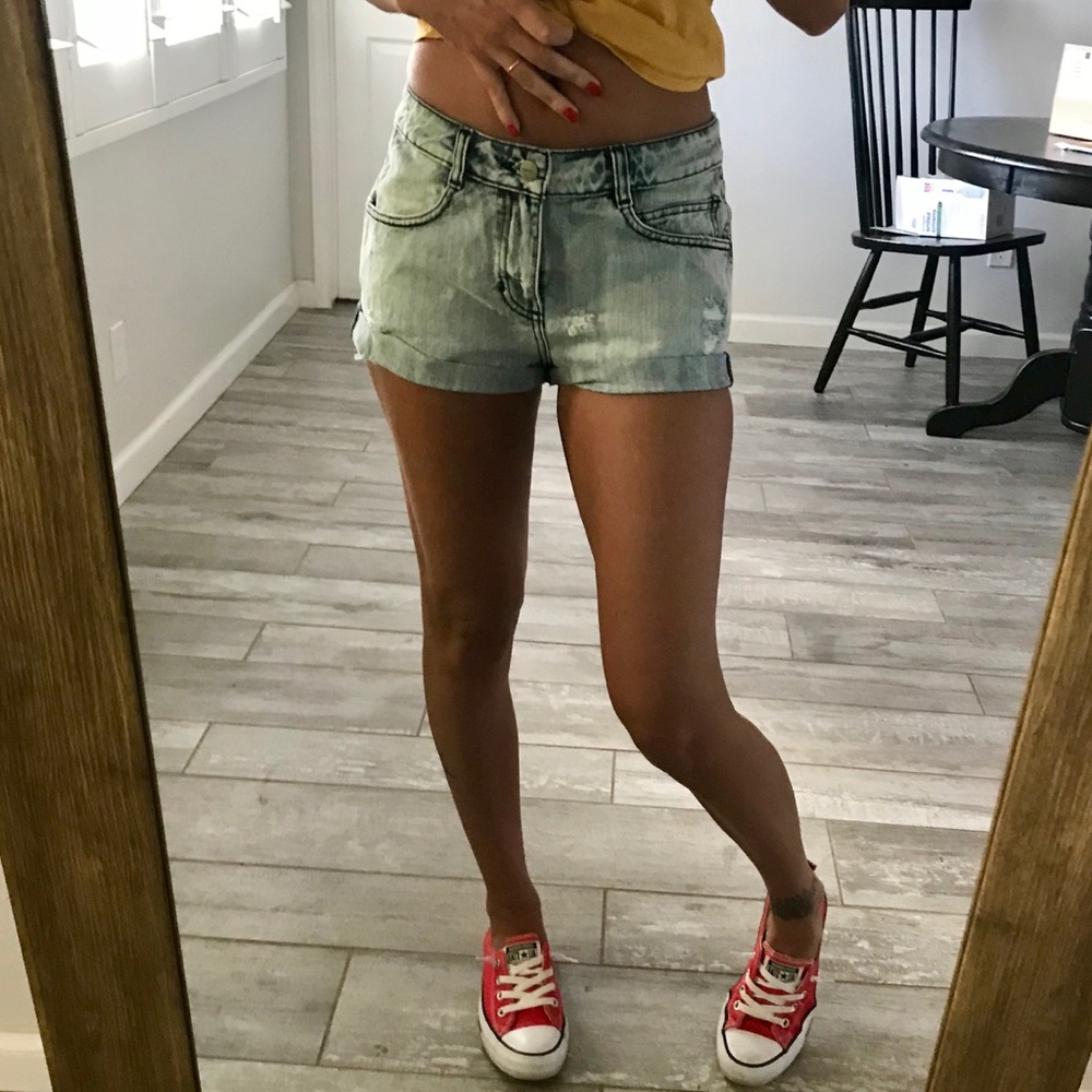 🔥🔥NWT RVCA - DISTRESSED SLOUCH KICKA DENIM SHORTS🔥NWT size 27